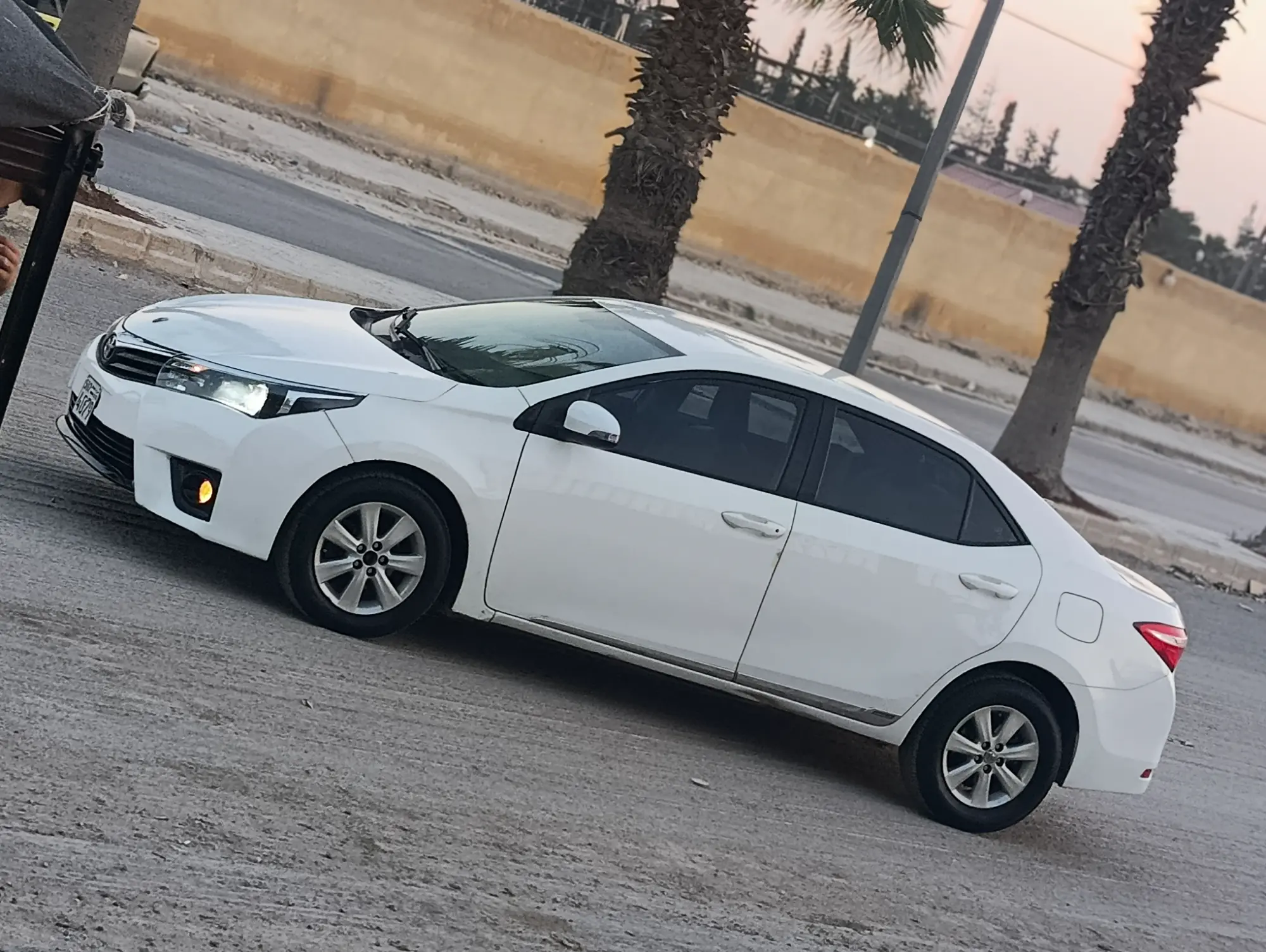 تويوتا كورولا 2015 بحالة ممتازة - صورة 4