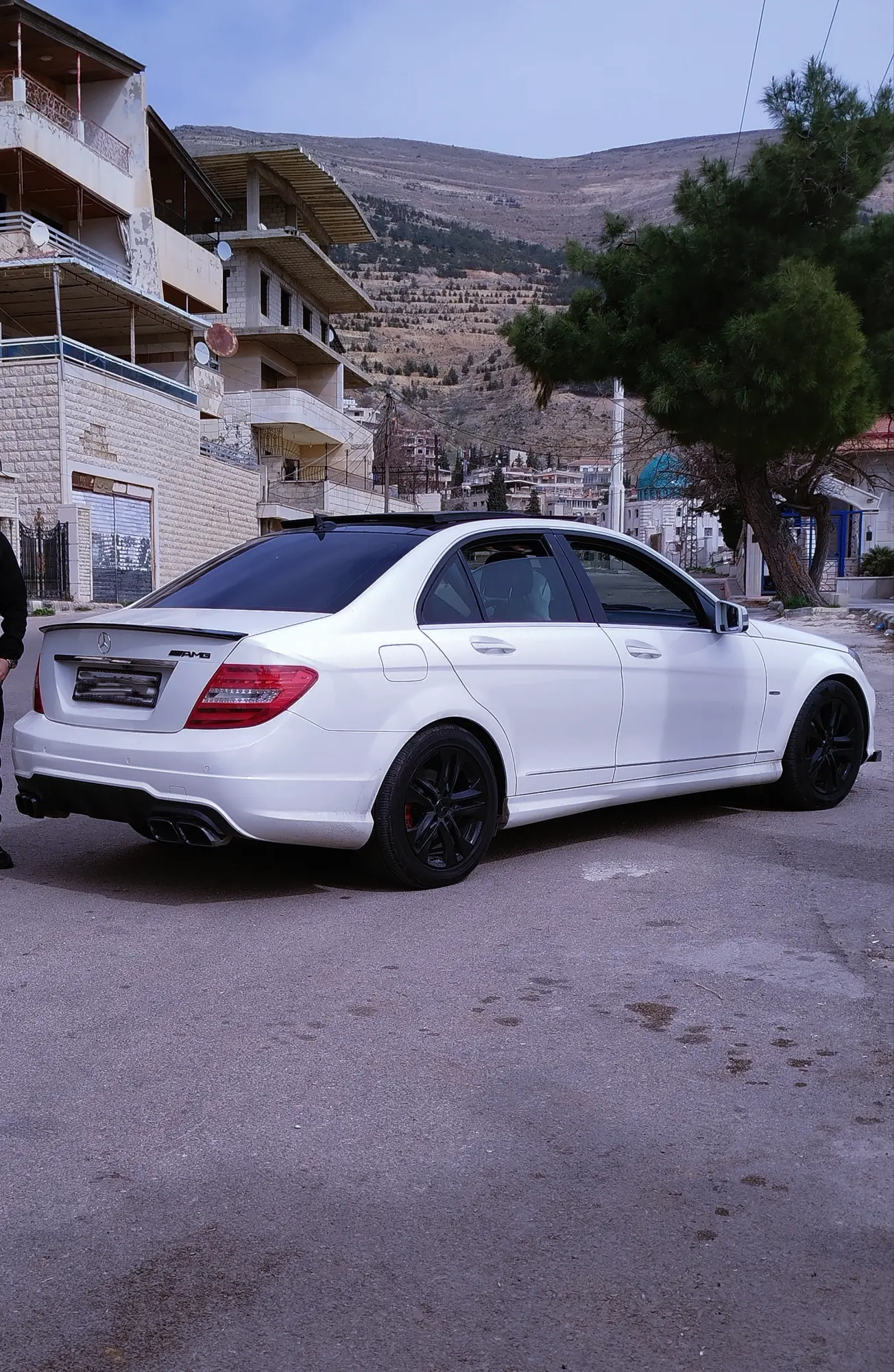 مرسيدس بنز C-Class موديل 2012 بحالة ممتازة - صورة 2