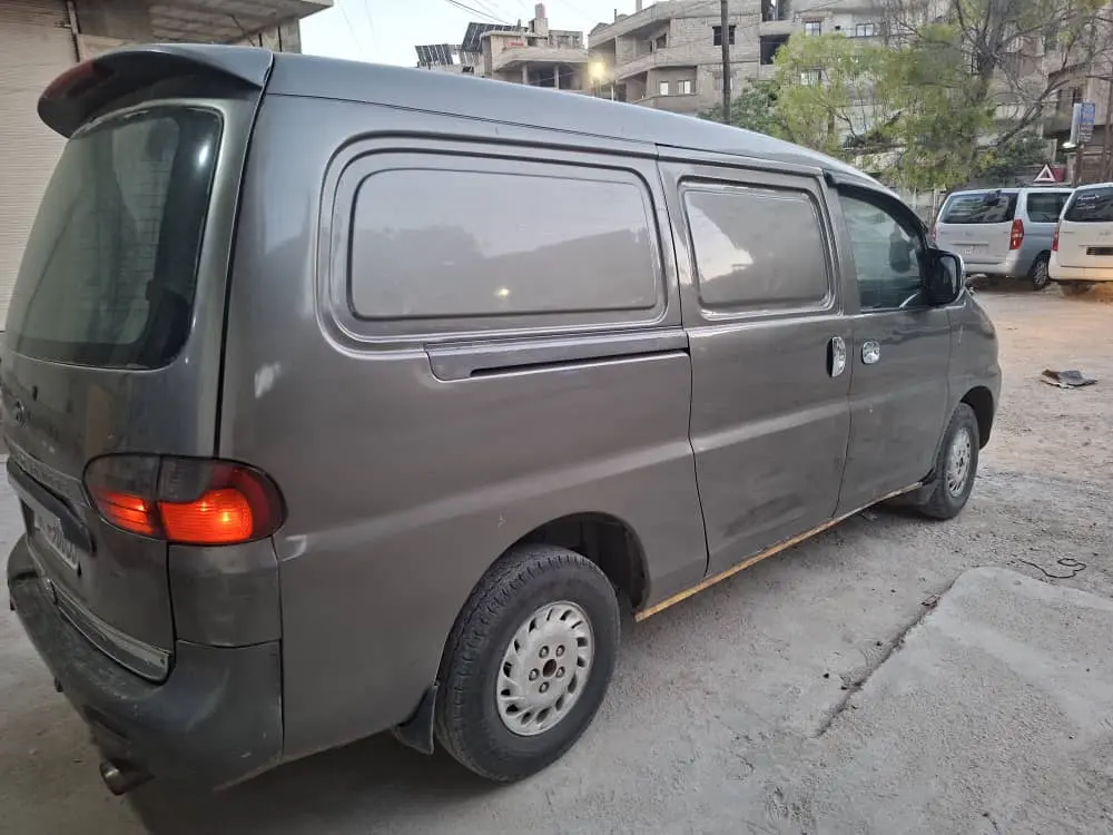هيونداي H-1 موديل 2000 للبيع بحالة جيدة - صورة 2