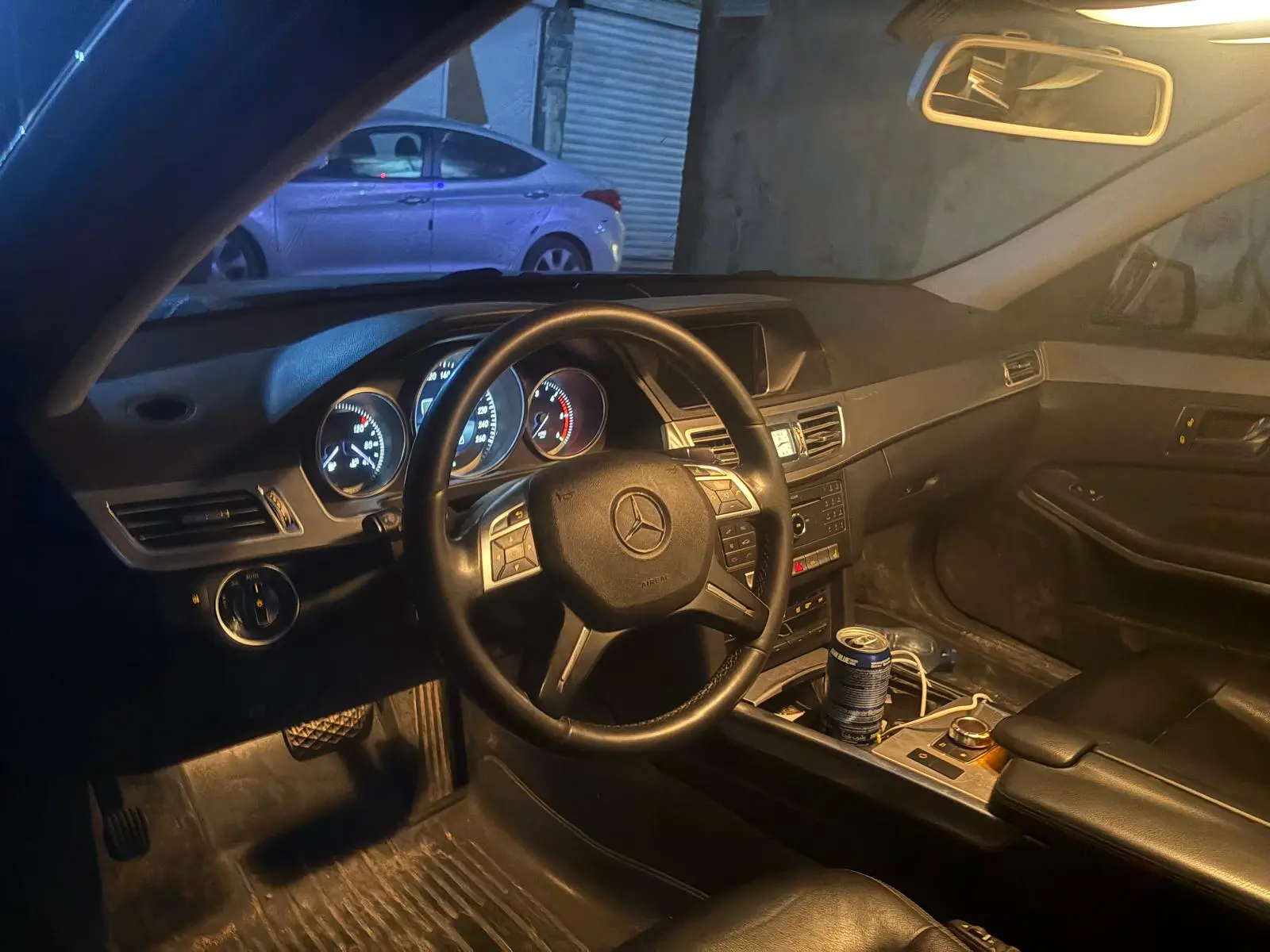 مرسيدس-بنز E-Class موديل 2016 بحالة ممتازة - صورة 2