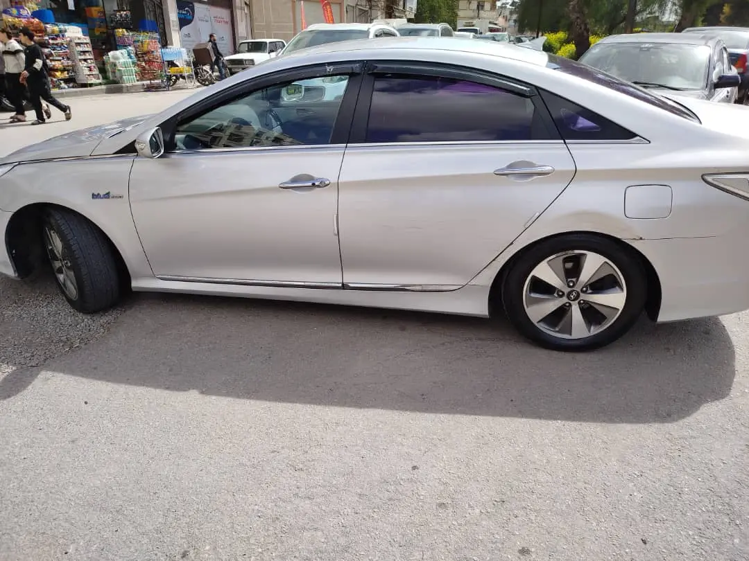 هيونداي سوناتا هايبرد 2012 بحالة ممتازة - صورة 2