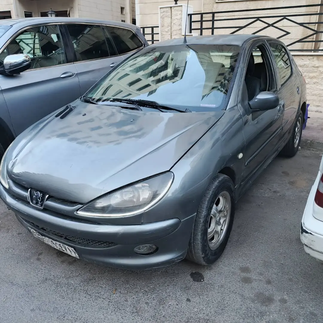بيجو 206 موديل 2005 بحالة ممتازة للبيع - صورة 3