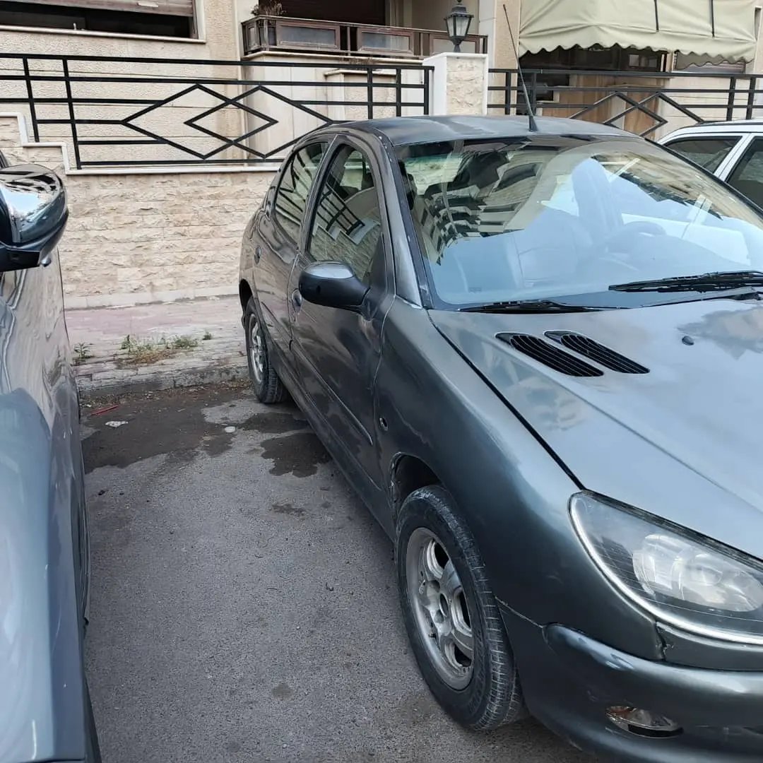 بيجو 206 موديل 2005 بحالة ممتازة للبيع - صورة 4