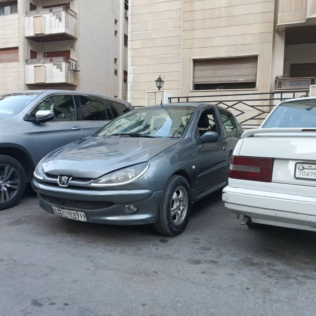 بيجو 206 موديل 2005 بحالة ممتازة للبيع - صورة 5