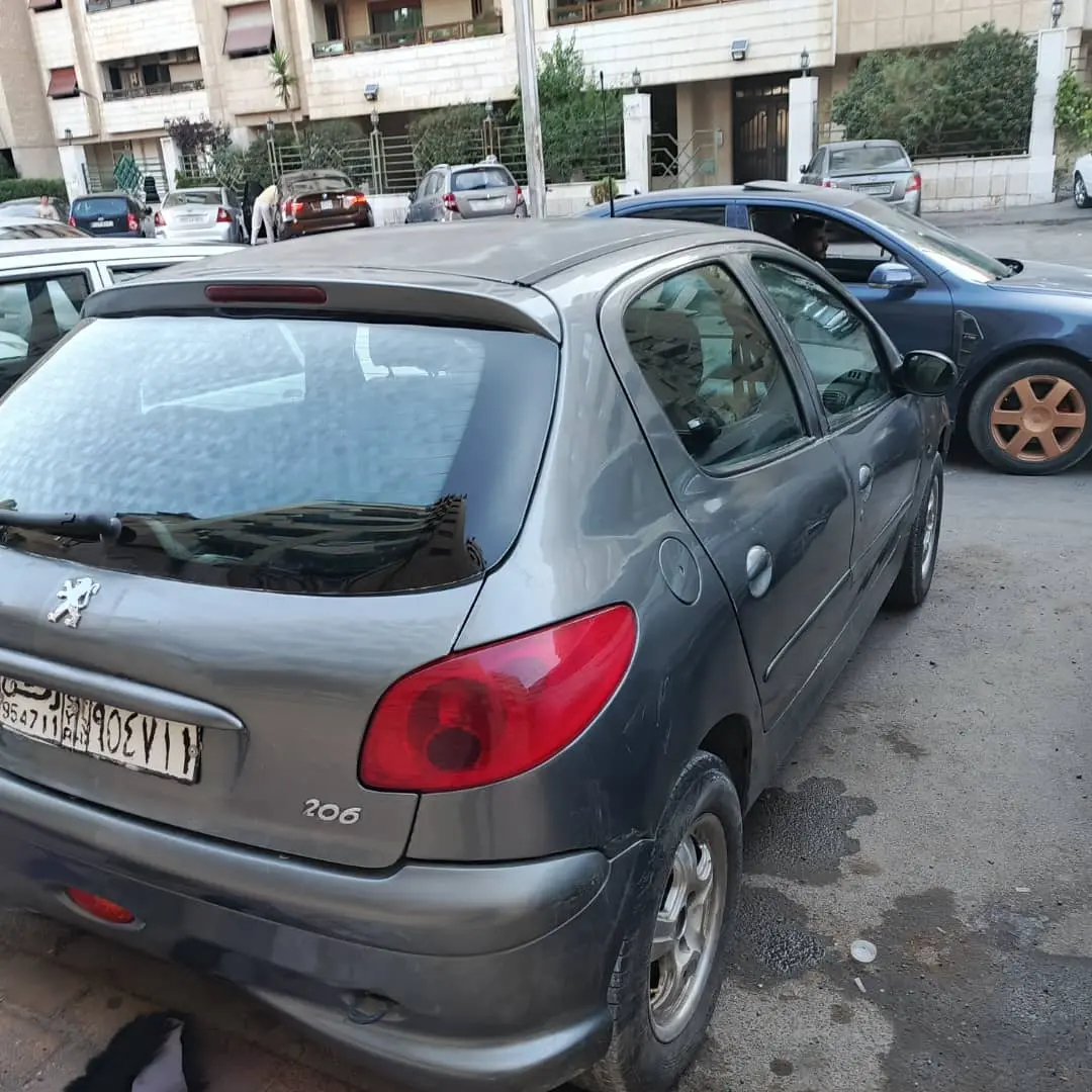 بيجو 206 موديل 2005 - سيارة اقتصادية ومميزة - صورة 7