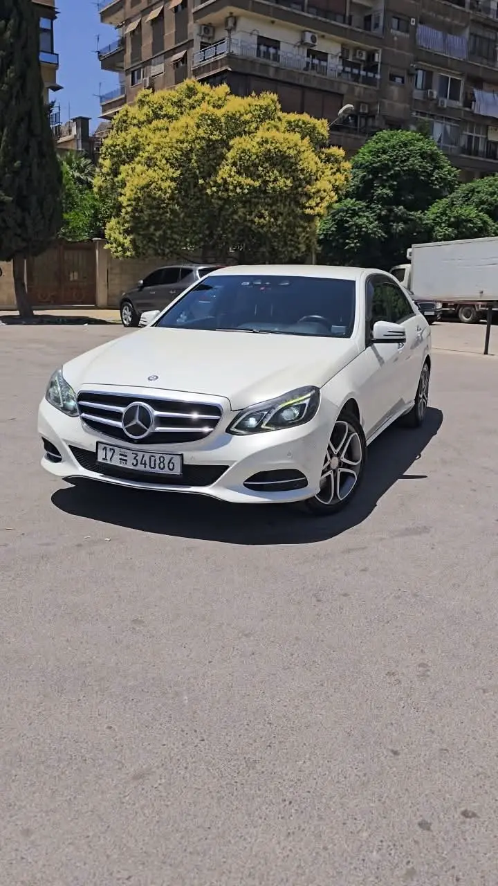 مرسيدس-بنز E-Class 2014 بحالة ممتازة - صورة 1