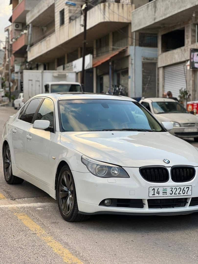 بي إم دبليو 530i موديل 2007 بحالة ممتازة - صورة 4