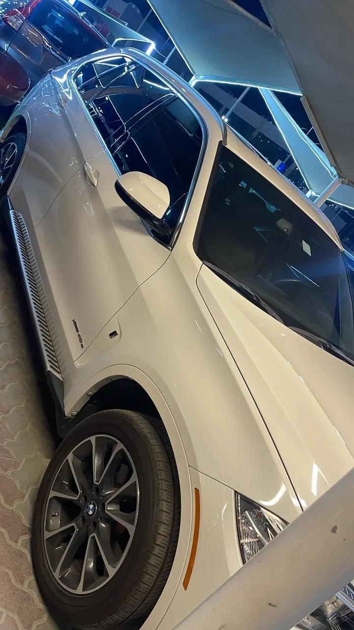بي إم دبليو X5 موديل 2018 بحالة ممتازة - صورة 4