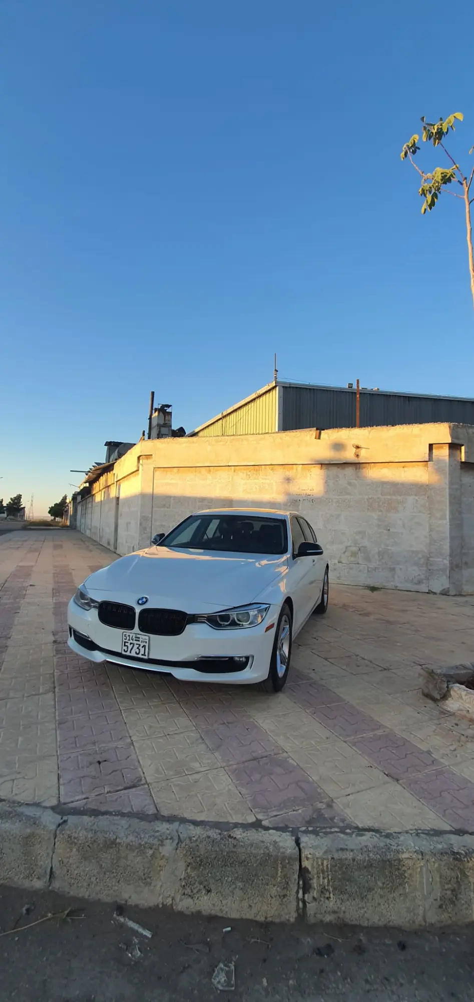 بي إم دبليو الفئة الثالثة 2014 بحالة ممتازة