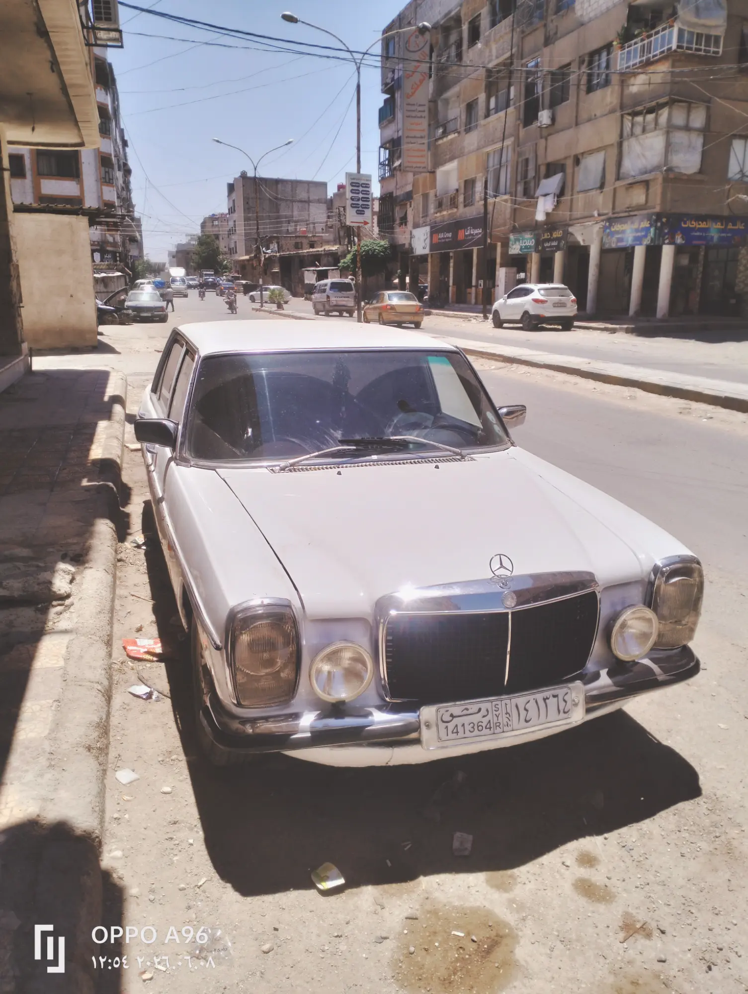 مرسيدس-بنز 200 كلاسيكية موديل 1973 بحالة نادرة - صورة 3