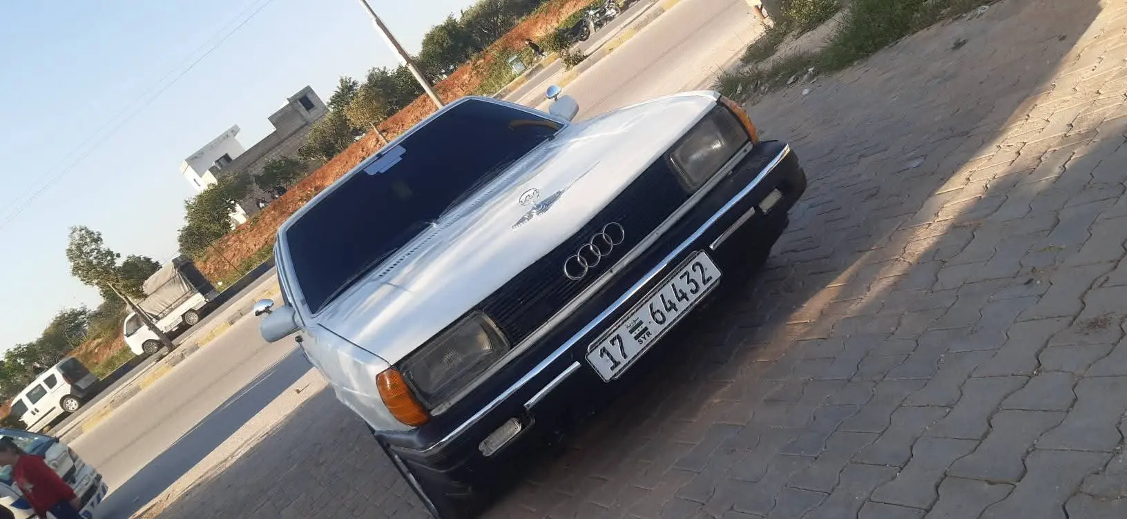 أودي 100 كلاسيكية موديل 1982 بحالة ممتازة - صورة 5