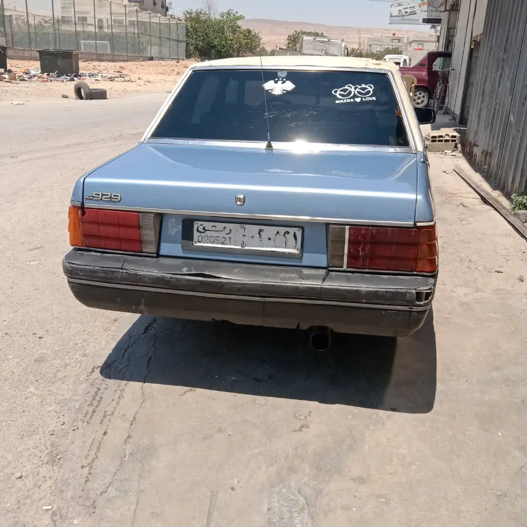 مازدا 929 موديل 1997 الكلاسيكية - صورة 1