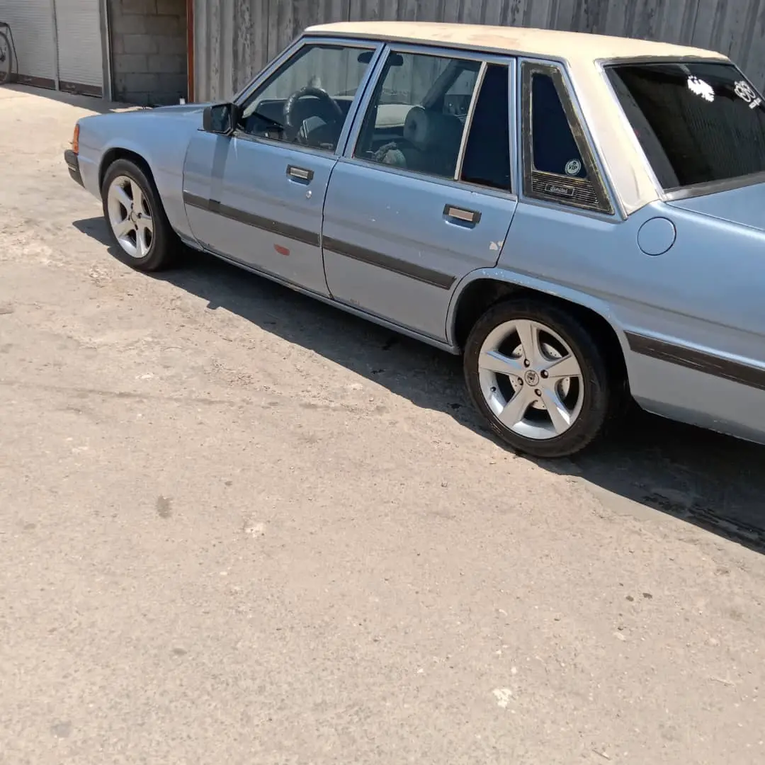 مازدا 929 موديل 1997 الكلاسيكية - صورة 3