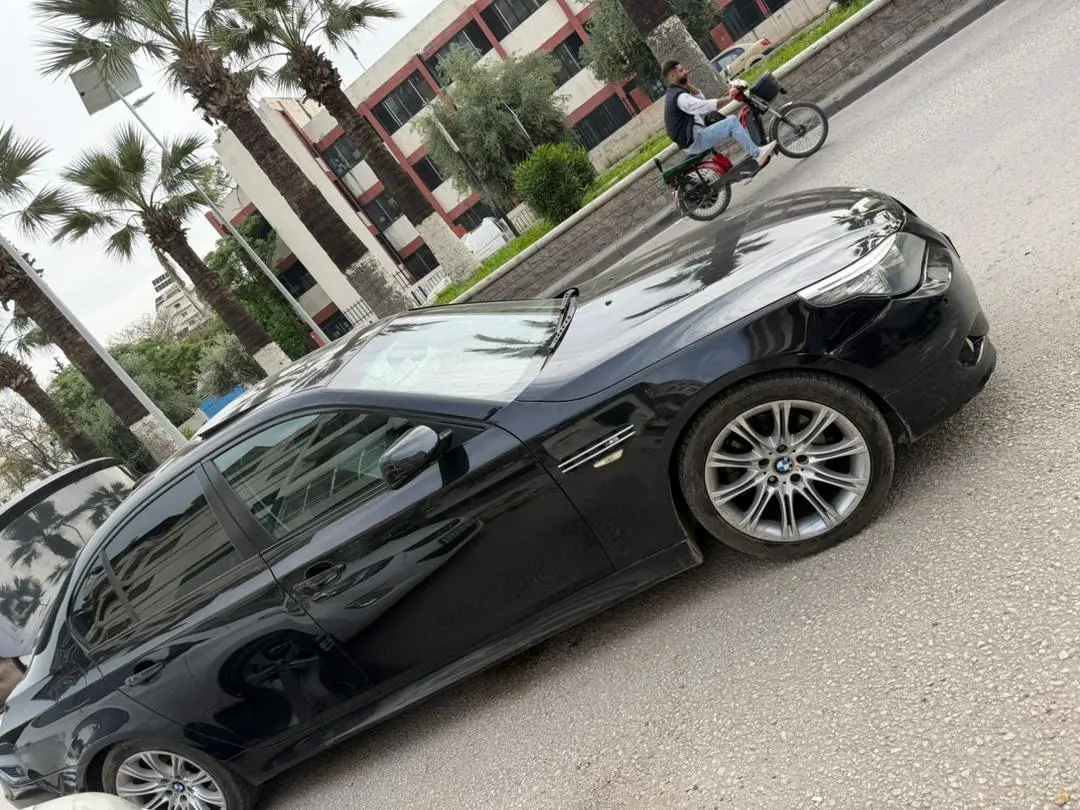 بي إم دبليو 520i موديل 2010 بحالة مميزة - صورة 4