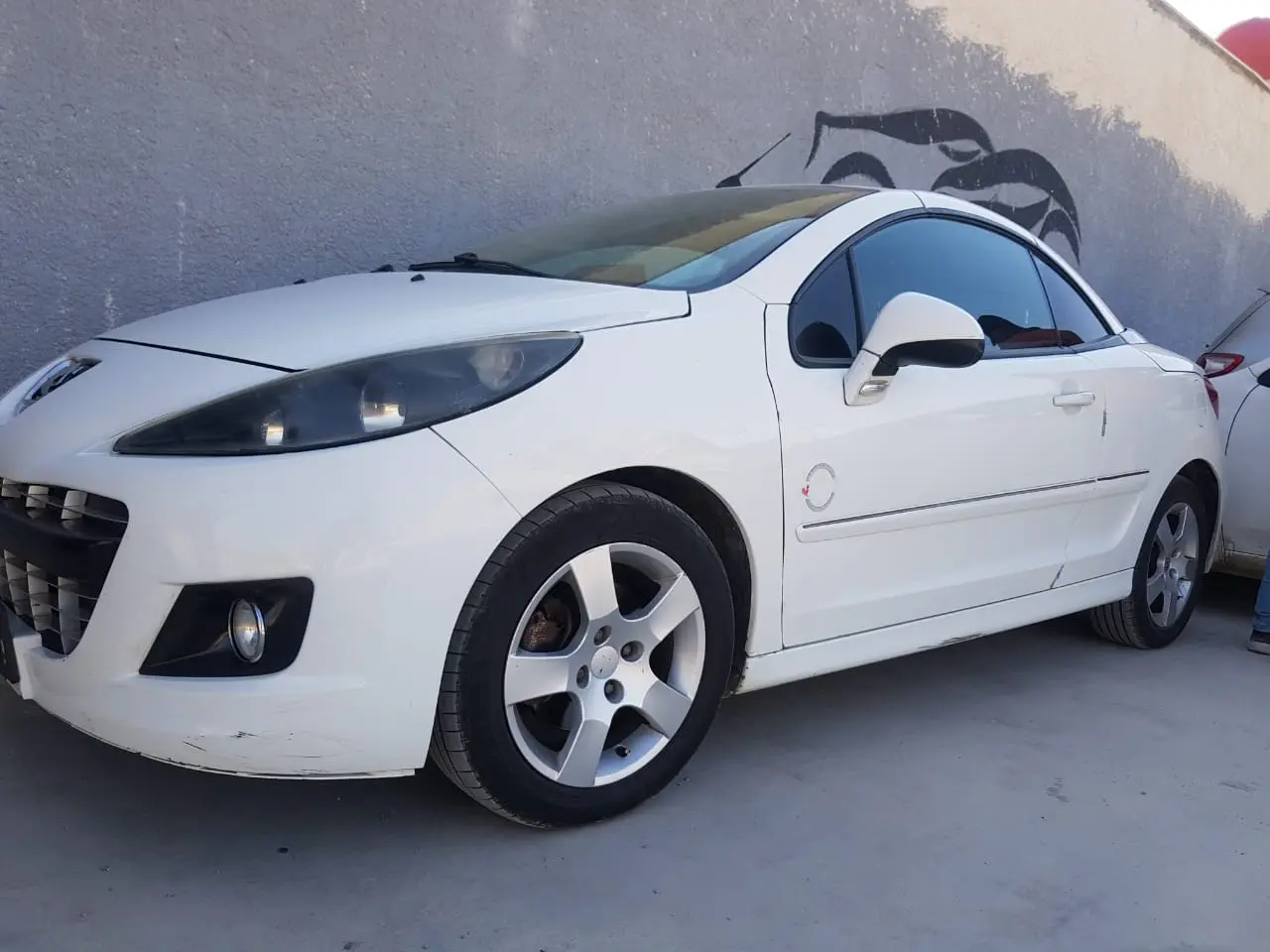 بيجو 207 CC موديل 2011 سيارة رياضية مكشوفة - صورة 1