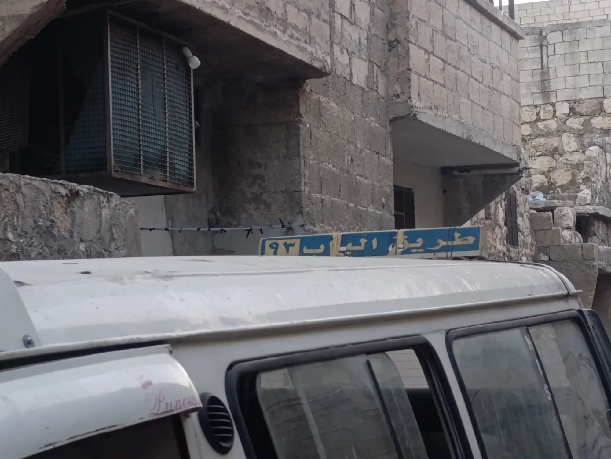 نيسان فانيت 1993 بحالة جيدة للبيع - صورة 4