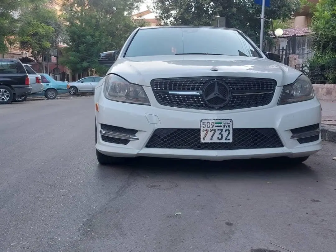مرسيدس-بنز C-Class 2013 بحالة ممتازة - صورة 1