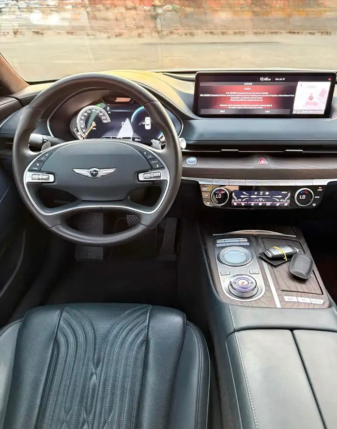جينيسيس G80 موديل 2023 الفاخرة بحالة ممتازة - صورة 12
