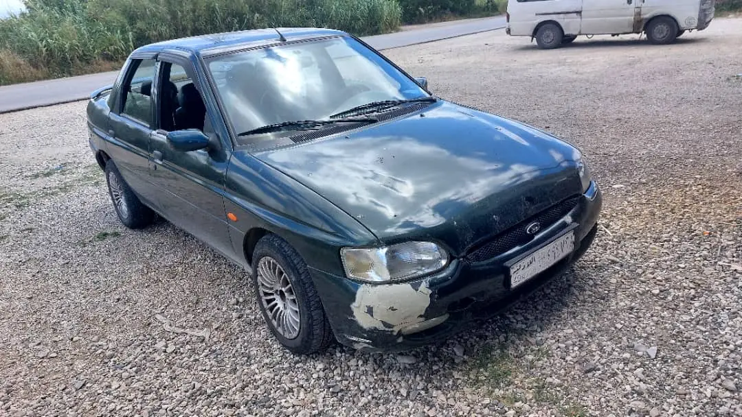 فورد اسكورت 2000 بحالة جيدة للبيع - صورة 2