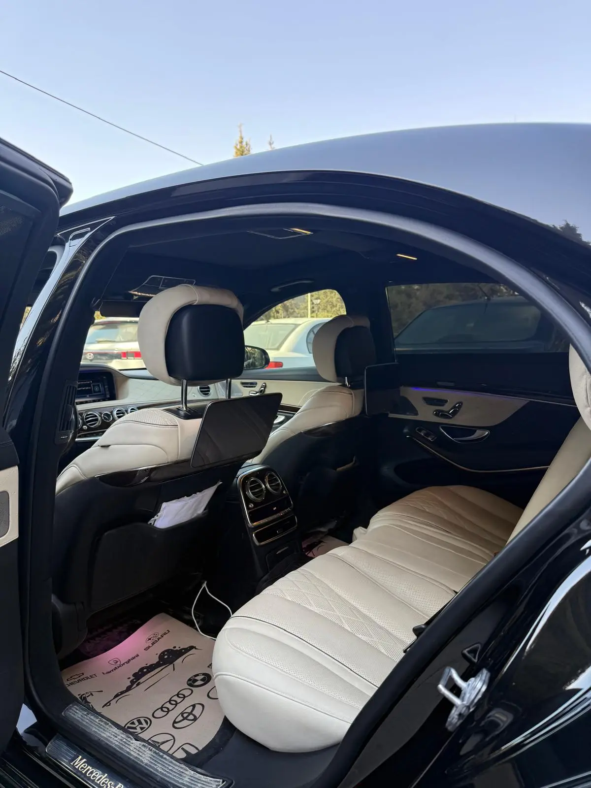 مرسيدس-بنز S-Class 2019 بحالة الوكالة - صورة 8