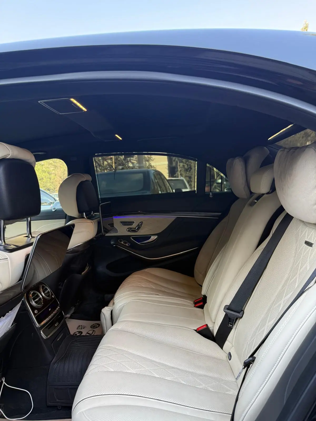 مرسيدس-بنز S-Class 2019 بحالة الوكالة - صورة 9