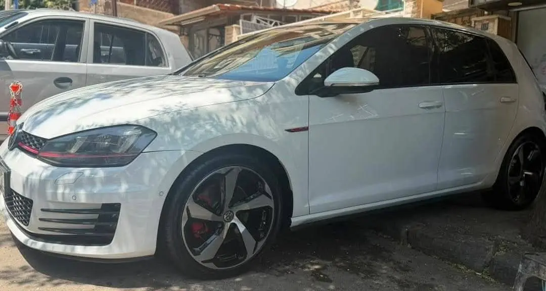 فولكس فاجن جولف جي تي آي 2015 بحالة ممتازة