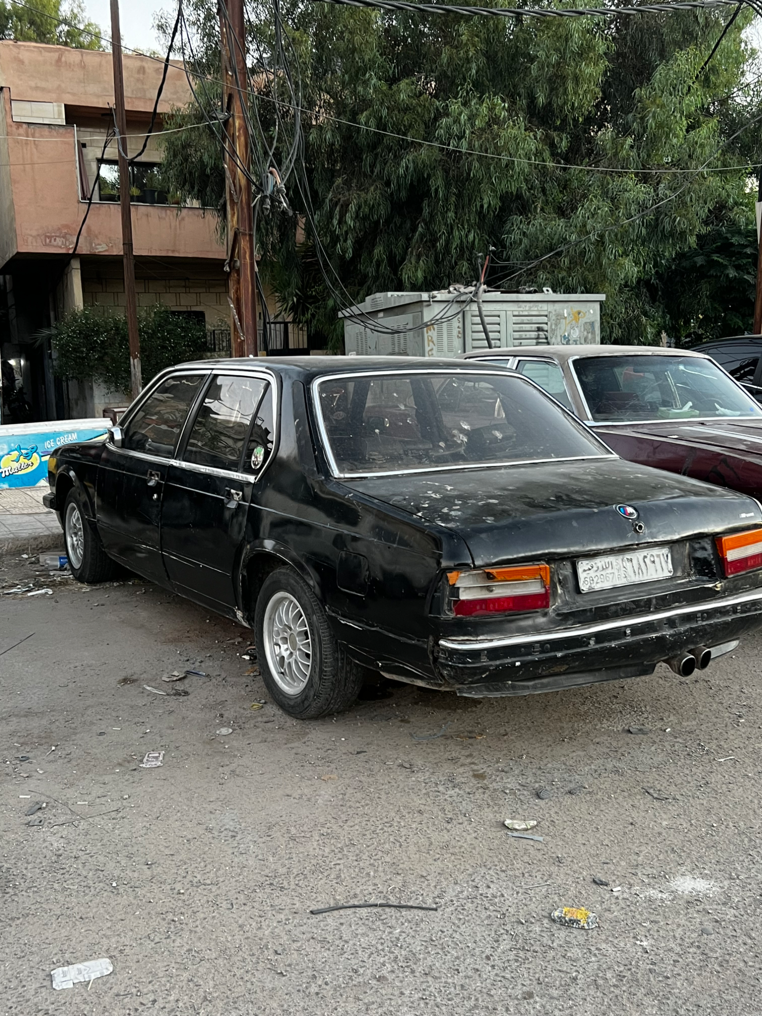بي إم دبليو الفئة السابعة 1981 كلاسيكية وفخمة - صورة 1