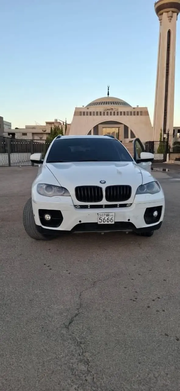 بي إم دبليو X6 موديل 2012 بحالة ممتازة