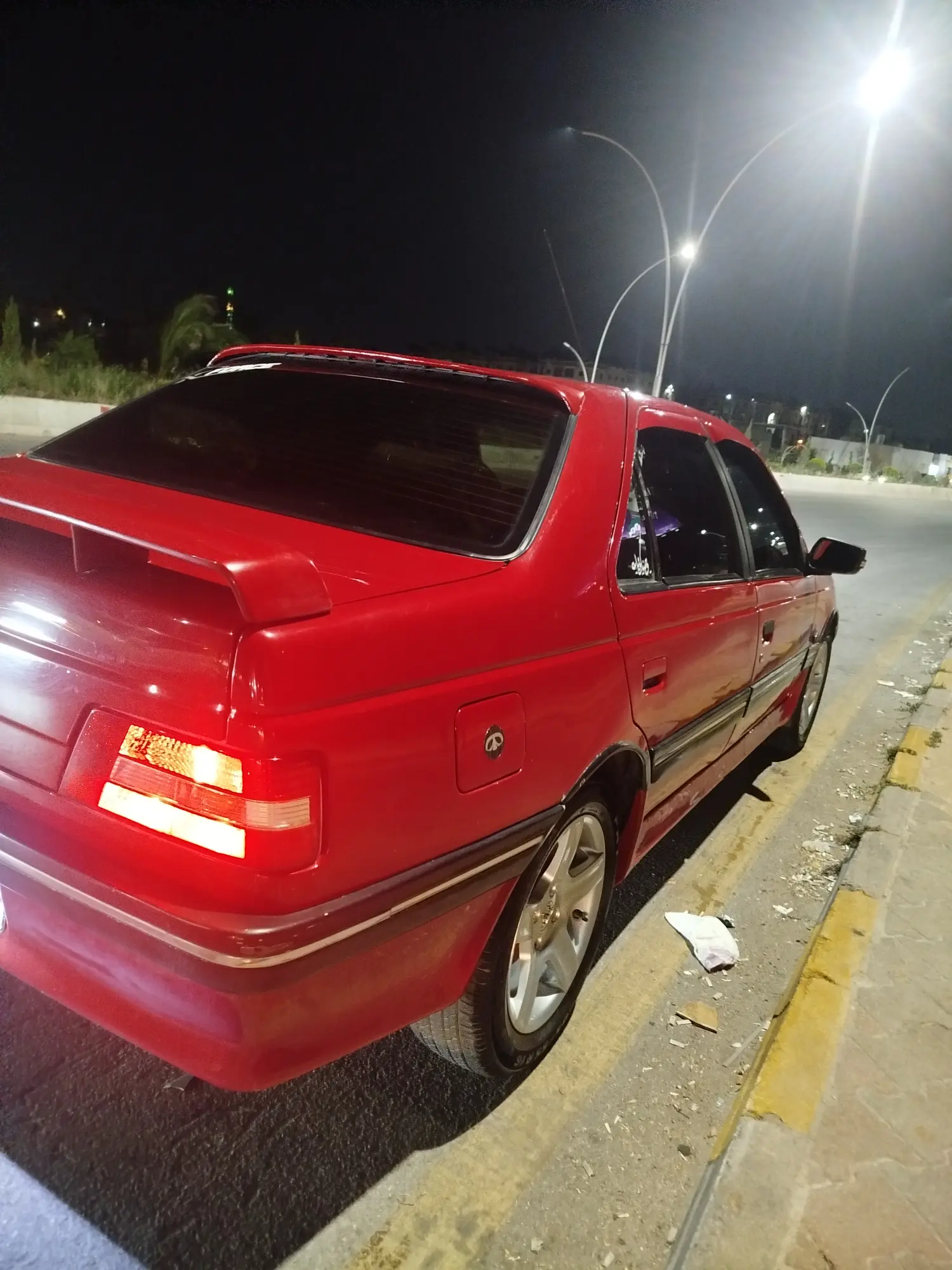 بيجو 405 موديل 1993 بحالة مميزة - صورة 2