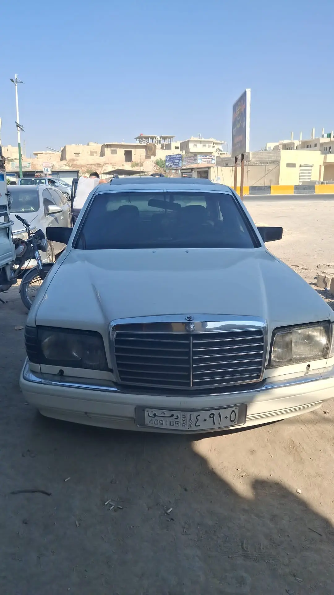 مرسيدس-بنز 500 SEL موديل 1984 بحالة كلاسيكية