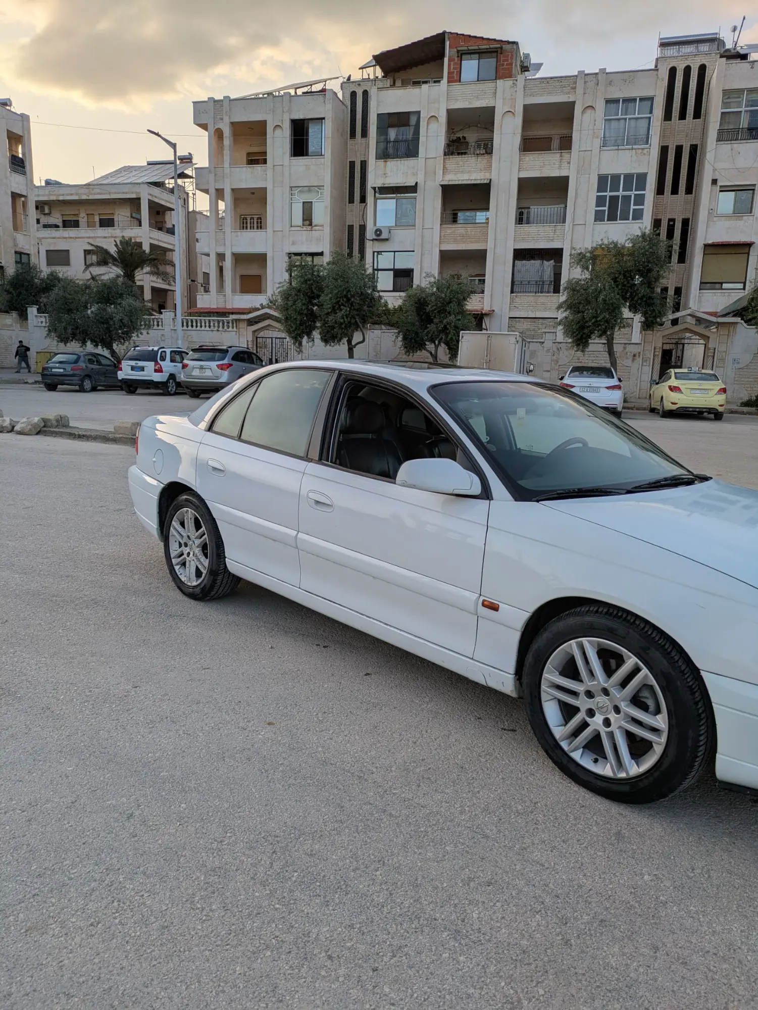 أوبل اوميغا 2002 بحالة جيدة - صورة 8