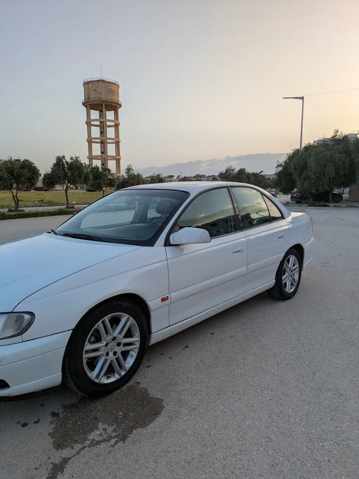 أوبل اوميغا 2002 بحالة جيدة - صورة 9