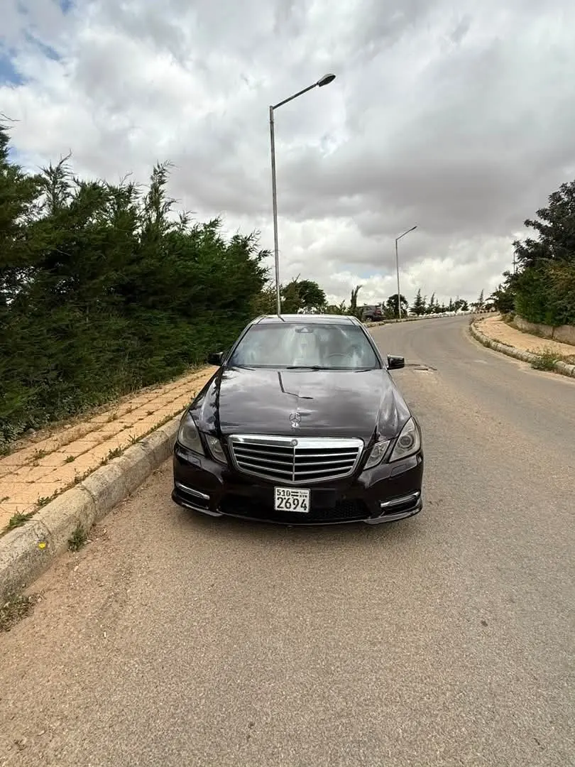 مرسيدس-بنز E-Class موديل 2012 بحالة ممتازة