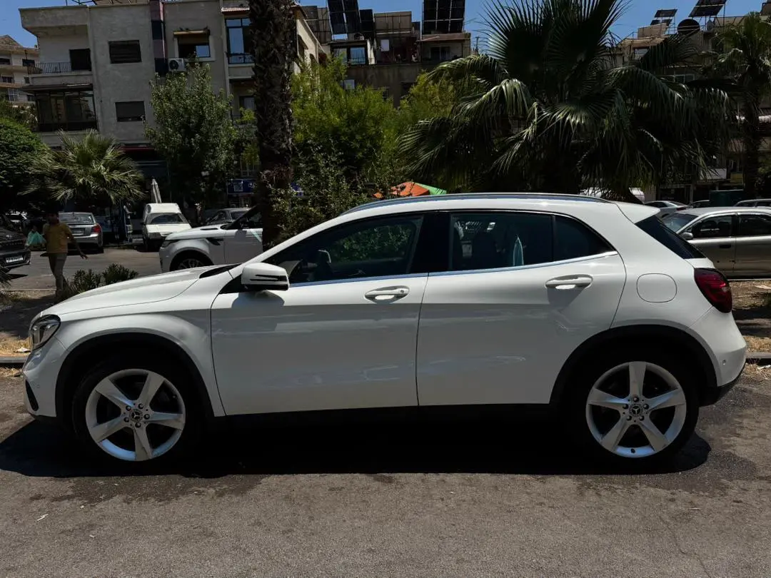 مرسيدس-بنز GLA 250 موديل 2018 بحالة ممتازة