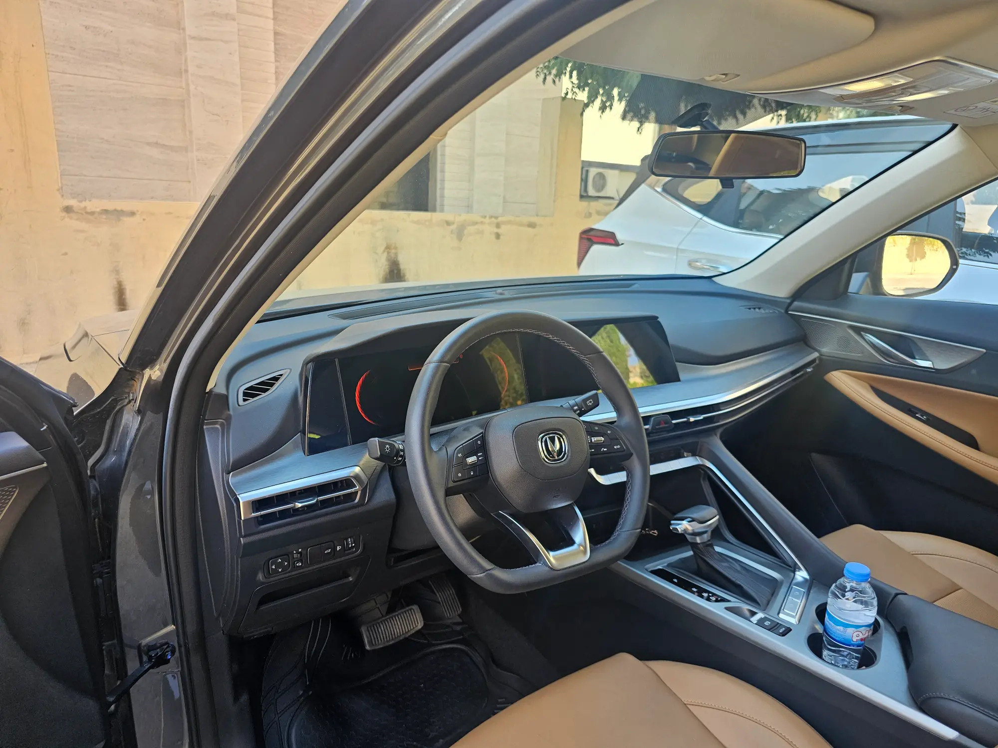  بحالة الوكالة وتصميم عصري - صورة 3