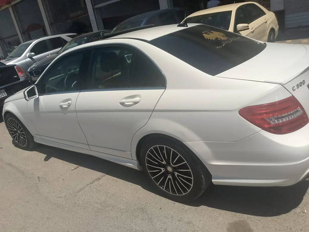 مرسيدس-بنز C300 موديل 2014 بحالة ممتازة - صورة 1