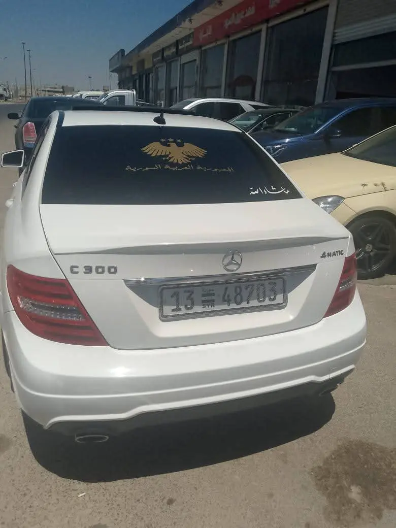 مرسيدس-بنز C300 موديل 2014 بحالة ممتازة - صورة 5