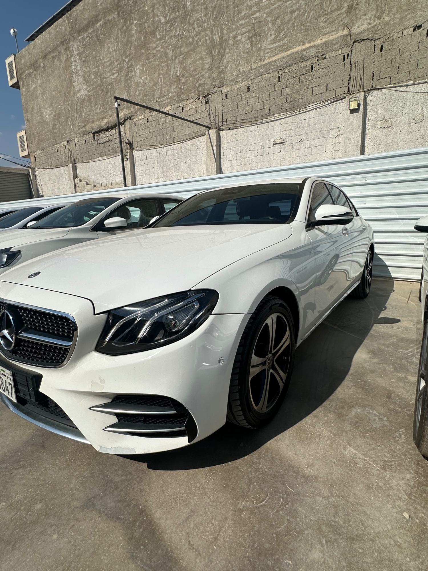 مرسيدس-بنز E-Class 2024 بحالة الوكالة - صورة 2