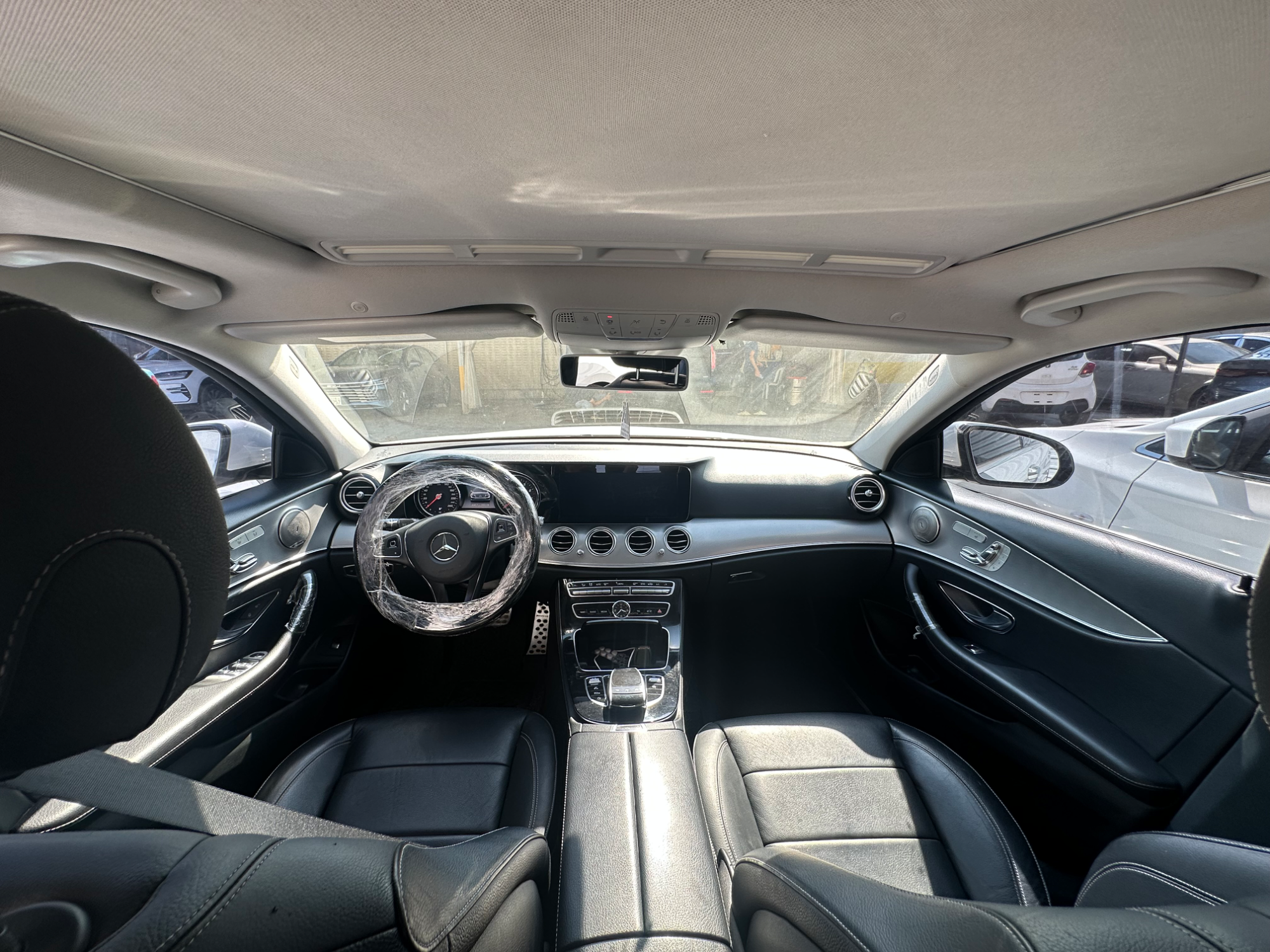 مرسيدس-بنز E-Class 2024 بحالة الوكالة - صورة 4