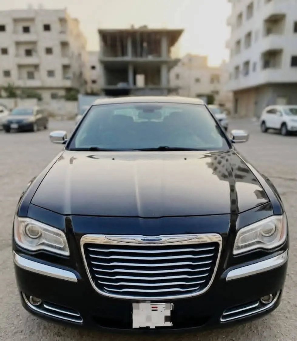 كرايسلر 300C موديل 2013 بحالة ممتازة