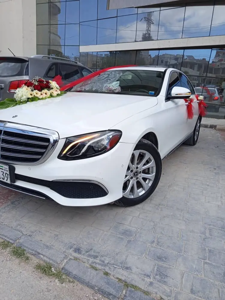 مرسيدس-بنز E-Class 2018 بحالة ممتازة وفخامة لا تضاهى - صورة 1