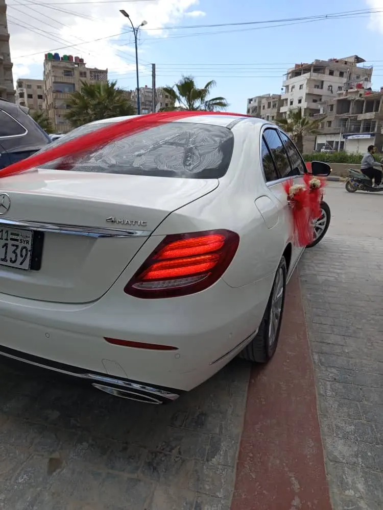 مرسيدس-بنز E-Class 2018 بحالة ممتازة وفخامة لا تضاهى - صورة 3