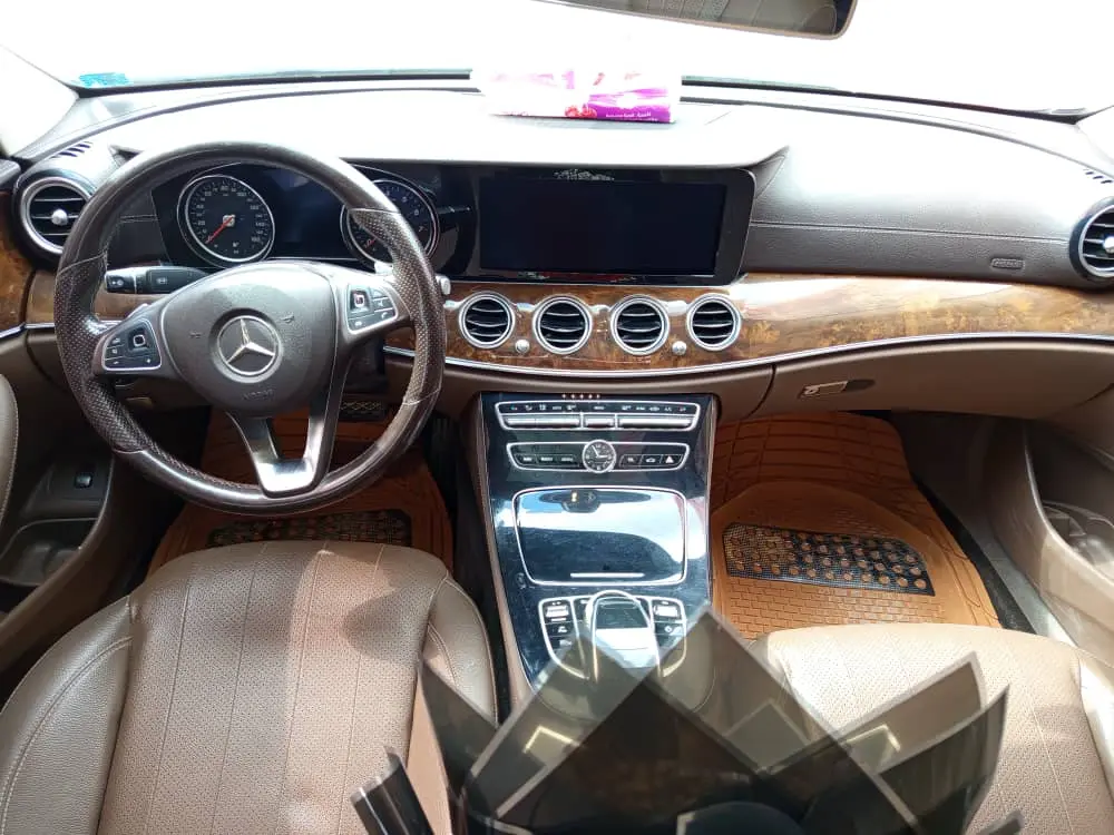مرسيدس-بنز E-Class 2018 بحالة ممتازة وفخامة لا تضاهى - صورة 5