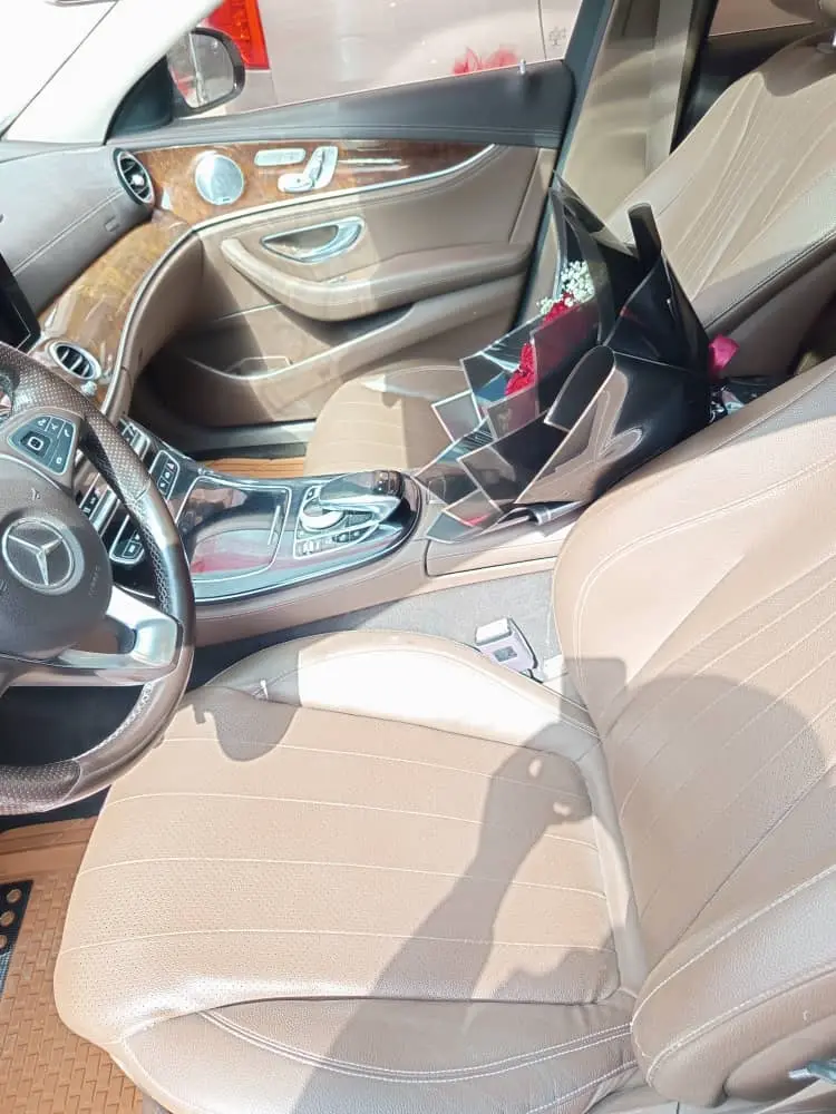 مرسيدس-بنز E-Class 2018 بحالة ممتازة وفخامة لا تضاهى - صورة 12