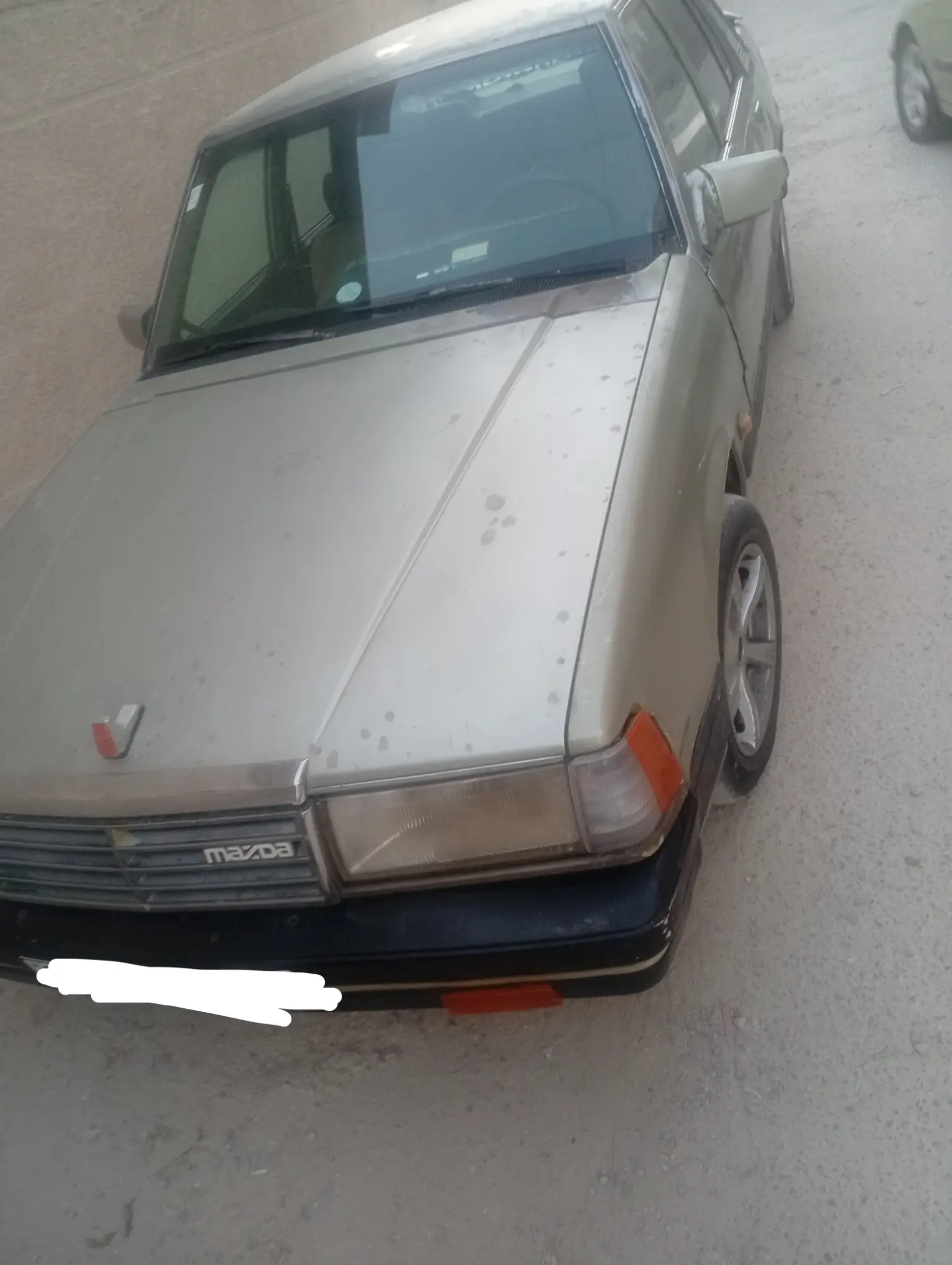 مازدا 929 1983 بحالة كلاسيكية مميزة - صورة 1