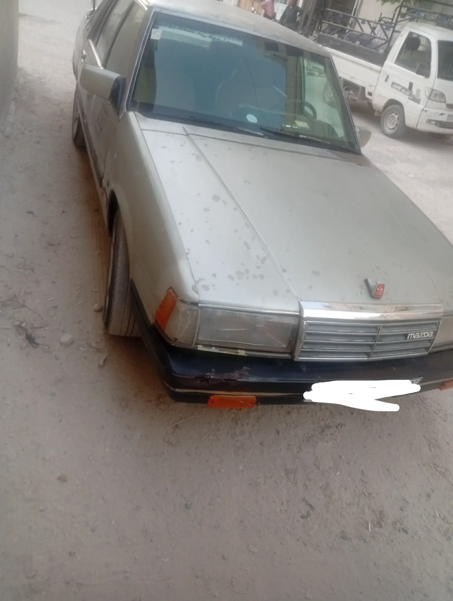 مازدا 929 1983 بحالة كلاسيكية مميزة - صورة 3