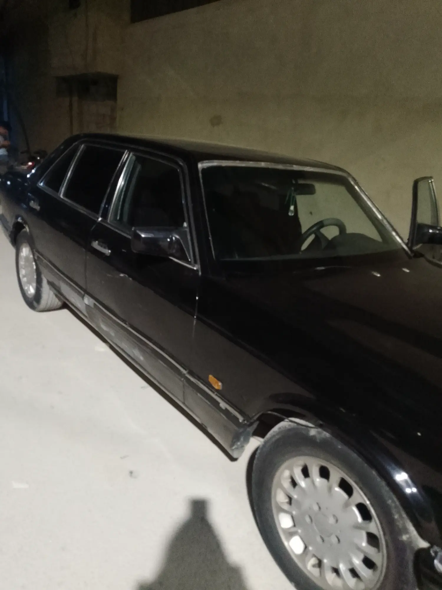 مرسيدس-بنز S-Class موديل 1980 بحالة كلاسيكية مميزة - صورة 2