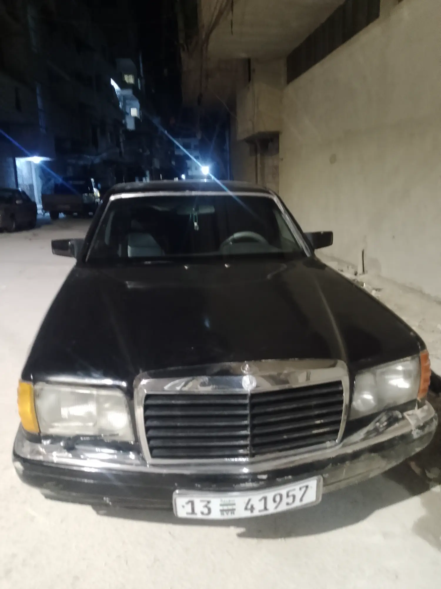 مرسيدس-بنز S-Class موديل 1980 بحالة كلاسيكية مميزة - صورة 3