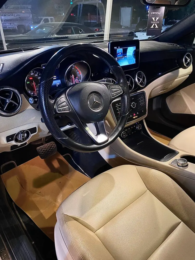 مرسيدس-بنز CLA 250 موديل 2015 بحالة ممتازة - صورة 4