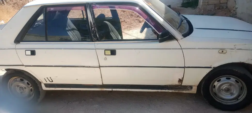 بيجو 305 موديل 1982 كلاسيكية بحالة جيدة - صورة 1